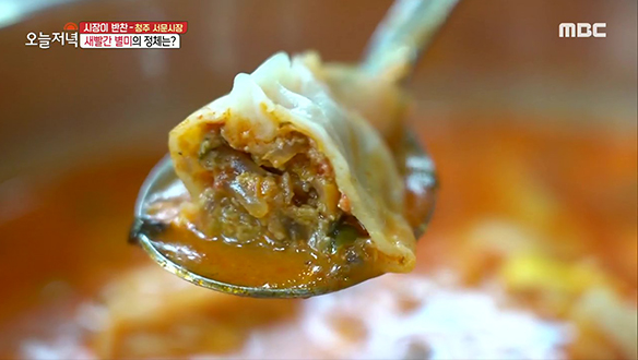 지고추를 넣어 알싸한 맛이 일품! '고추 만둣국' 