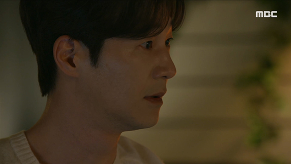 "할머니, 누군가한테 독살 당하셨어"…현덕(반효정)의 수첩에서 핏자국을 발견한 인하(이현석) 클립 이미지