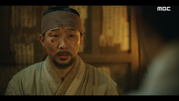 "제발 송사를 맡아주시오"…살길이 막막해진 박 씨(최재환)는 한수(우도환)에게 송사를 맡기는데...