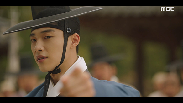 "우리나라에서는 우리말을 해야 통하지 않습니까?"…호기롭게 송사 분위기를 이끌어가는 한수(우도환)