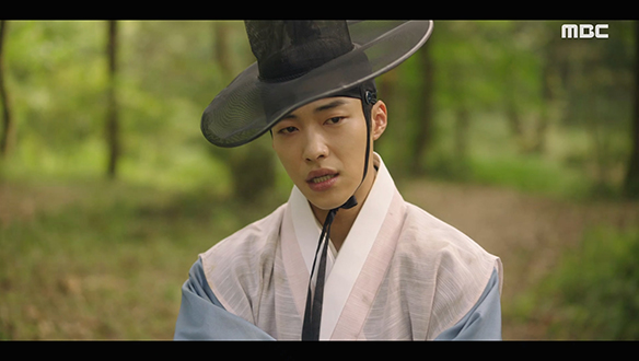 "그 아이한테서는 뭔가 좀 낯선 냄새가 나"…위기에도 당돌한 연주(김지연)가 어딘가 수상해 보이는 한수(우도환)  클립 이미지