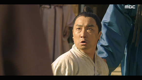 "이자가 진범이오!"…자신을 도우러 나선 장 대방(이준혁)을 범인으로 지목하는 표 씨(양현민)?! 클립 이미지