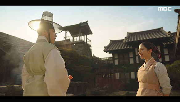 "저 오늘부터 나리 밑에서 일하려고요"…왕족 신분을 숨기고 활동하는 연주(김지연), 한수(우도환)의 부하가 되기로 결심하다?! 클립 이미지
