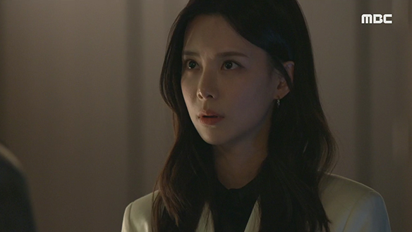 "지금 협박하는 거야?" 지호(오창석)의 회장실에 카메라를 바꿔치기 한 안실장(주새벽) 클립 이미지