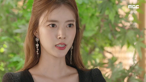 "이 위기에서 벗어날 수 있는 방법이 반드시 있을 거야" 자신의 범행이 들킬까 두려운 세영(한지완) 클립 이미지