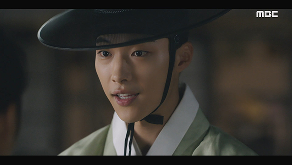 "이제부터 나만 믿으시오"…이장(강신일) 보란 듯이 영실(권아름)의 부탁을 수락하는 한수(우도환) 클립 이미지