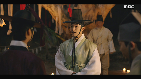 "판윤 대감을 뵙사옵니다"…영실(권아름)을 구하기 위해 지선(차학연)을 꾀어낸 한수(우도환) 클립 이미지