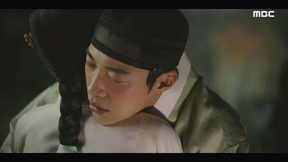 "여기는 왜 왔어, 이 바보야"…자신을 찾아온 연주(김지연)에게 안겨 술주정하는 한수(우도환) 클립 이미지