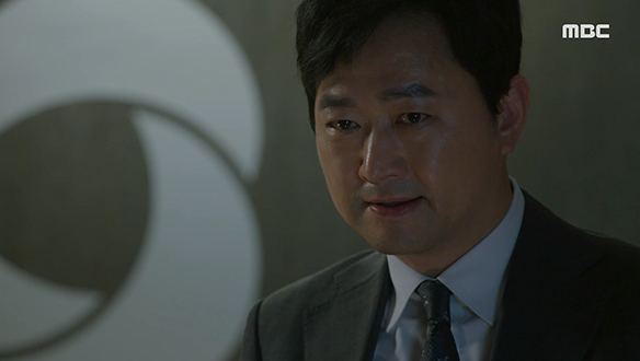 "내가 널 반드시 찾아내서 대가를 치르게 할 거야" 사라진 정임(조은숙)에게 분노하는 치환(김유석) 클립 이미지