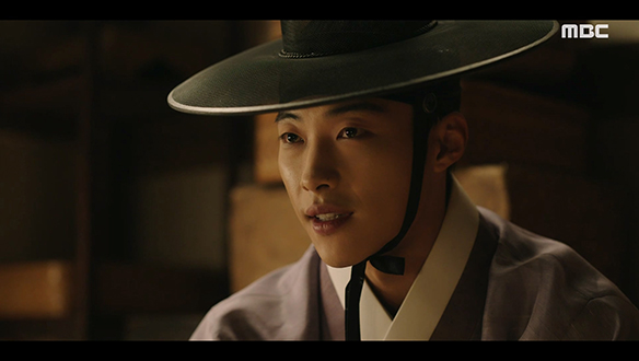 "잘 됐네. 안 그래도 그놈들 한방 먹이고 싶었는데" 한방 먹일 기회 노리던 한수(우도환) 클립 이미지