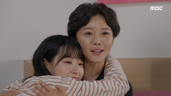 "엄마 결혼식이랑 신혼여행 내가 다 해줄게!" 엄마 아빠에게 다 해드리고 싶은 솔이(전혜연)의 착한 마음 클립 이미지