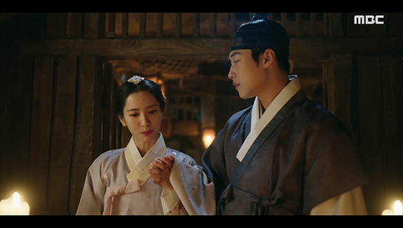 "제가 이렇게 강한수 손을 꼭 잡고 죽을 때까지 곁에 있을 테니까요" 손을 맞잡은 한수(우도환) X 연주(김지연) 클립 이미지