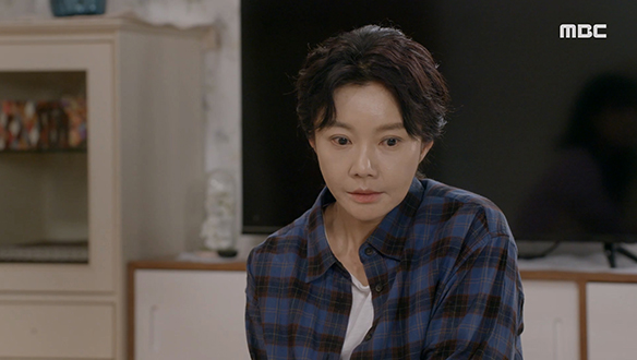 "엄마는 그 청년 다신 안 만났으면 좋겠어" 솔이(전혜연)에게 진우(서한결)랑 연락하지 말라고 하는 정임(조은숙)