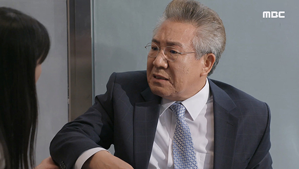 "혹시 얘가 그때 그 꼬마 아이인가" 윤솔(전혜연)을 만나고 의문이 든 상철(정한용) 클립 이미지