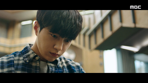 "받는 사람은 장호우요" 호우(김명수)에게 형우(이성열)가 남긴 의문의 카드 키