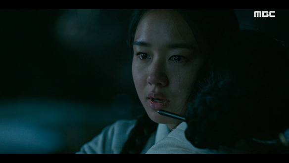 "넌 오랑캐 놈 만난 적 없고, 난 사람 죽인 적 없어." 은애(이다인)를 달래는 길채(안은진)의 말 클립 이미지