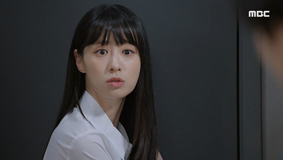 최종 PT를 앞두고 윤솔(전혜연)과 진우(서한결)를 창고에 가둬버리는 세나(정우연)