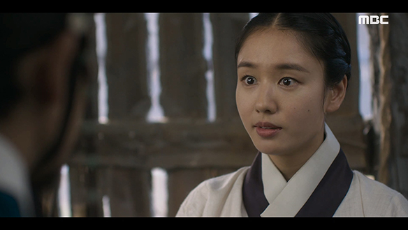 "이걸 녹여서 그릇을 만드세요" 유기그릇을 만들어 팔려는 수완 좋은 길채(안은진)