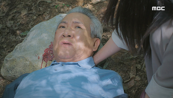 "조용히 나를 숨겨다오" 쓰러진 자신을 발견한 윤솔(전혜연)과 진우(서한결)에게 하는 상철(정한용)의 당부 클립 이미지