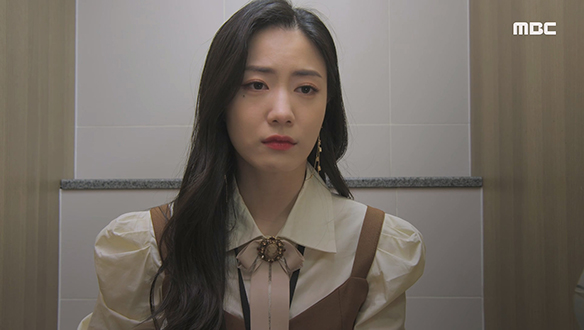 "엄마도 이렇게 힘들었어..?" 뱃속의 아기를 생각하며 혼자 견뎌내는 세나(정우연) 클립 이미지