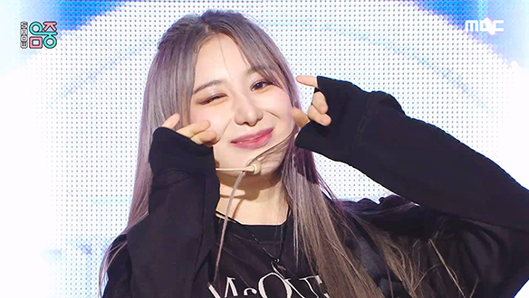 이채연 - 렛츠 댄스 (LEE CHAE YEON - LET'S DANCE) 클립 이미지