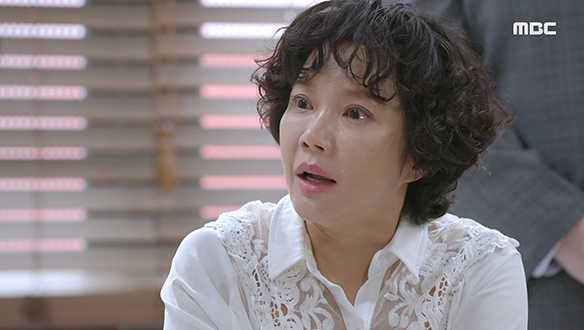 "날 계단에서 떠밀었던 건 강치환이었어" 기억이 돌아온 정임(조은숙) 클립 이미지