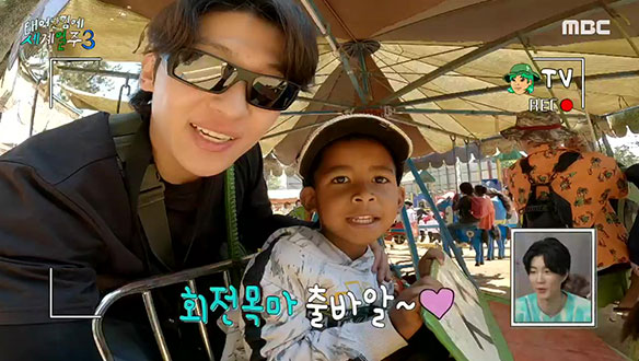 빠니 직원(?) 호객에 우르르 회전목마 입장🎠! 근육 동력으로 풀 파워 회전💪😆 클립 이미지