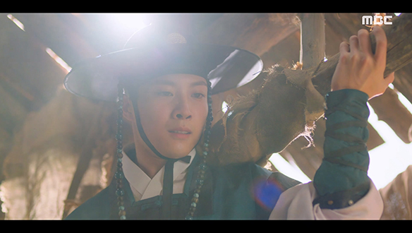 여화를 구하기 위해 몸을 날린 수호