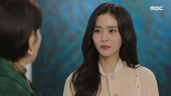 "여사님께 실례가 될까요?" 해일(윤해영)에게 양해를 구하고 그림을 구입하는 세란(오세영)