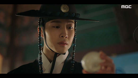 "다 죽었습니다!!" 꽃잎이 독인 걸 알게 된 수호(이종원)와 비찬(정용주)