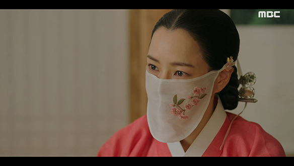 "우리가 서방님 죽였습니까?!" 백씨 부인(최유화)의 말을 듣다 분통 터진 여화(이하늬)