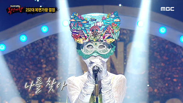 단숨에 무대를 압도하는 파워풀한 목소리 '언더 더 씨' <지상에서 영원으로>