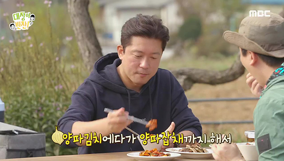 직접 만든 음식으로 본격적인 아침 먹방 시전..! 클립 이미지