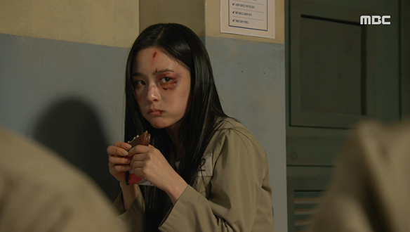 "난 곧 여길 나갈 거야" 교도소에서 괴롭힘당하는 세란(오세영)