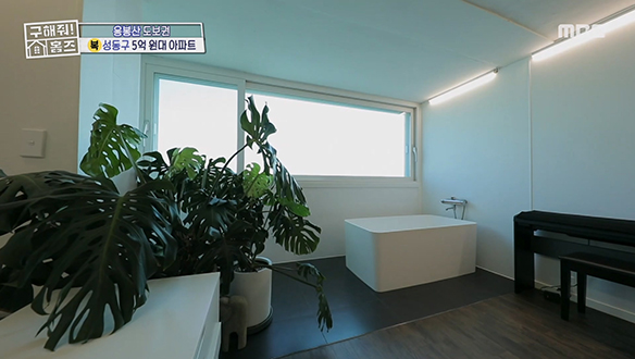 <응봉산따라~ 물따라~> 거실 한복판에 욕조가?! 호텔st 인테리어 모아 모아~ 클립 이미지