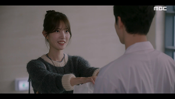 "미션 완료!" 태호(진건우)에게 의도적으로 접근하는 수진(양혜지)