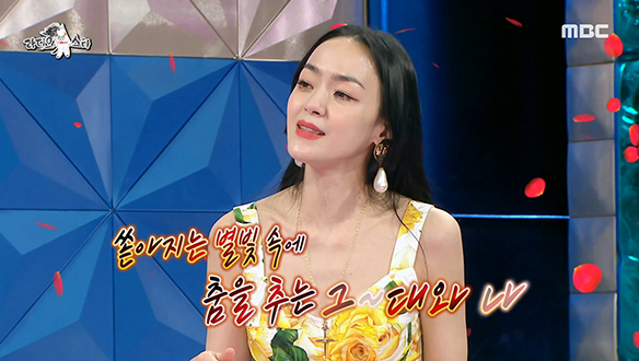 눈앞에서 펼쳐진 단독 콘서트🙊!? 김윤아의 독보적인 음악 <관능소설>🌹 클립 이미지