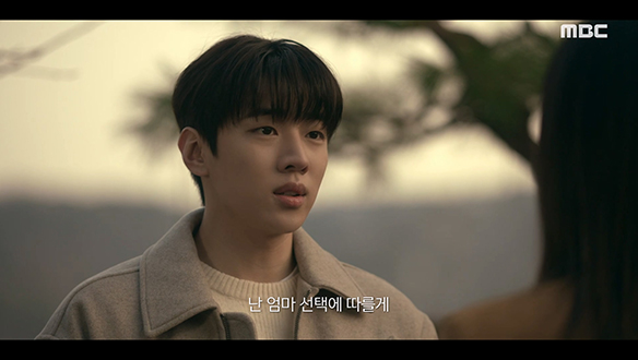 "솔직히 말할게" 도현(재찬)에게 모든 진실을 말해주는 영원(김희선)과 영원(김희선)을 위로하는 도현(재찬) 클립 이미지