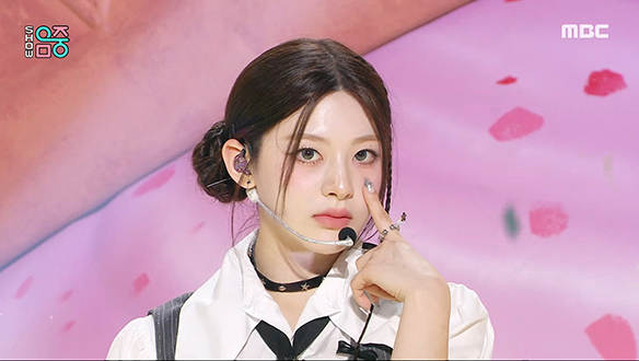 스테이씨 - 치키 아이씨 띵 (STAYC - Cheeky Icy Thang) 클립 이미지