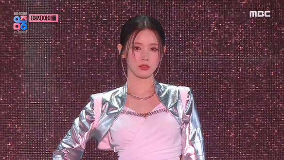 (여자)아이들 - 인트로 + 슈퍼 레이디 ((G)I-DLE - Intro + Super Lady) 클립 이미지