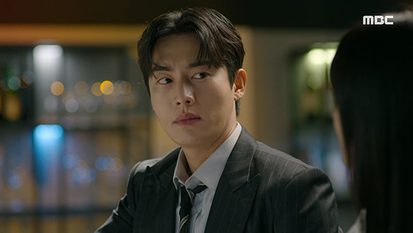 "이렇게라도 우진씨를 보고 싶어서..." 우진(권화운)에게 접근하는 수정(엄현경) 클립 이미지