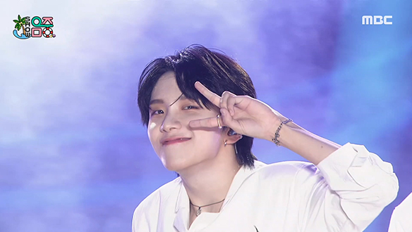 보이넥스트도어 - 얼스, 윈드 앤 파이어 (BOYNEXTDOOR  - Earth, Wind & Fire) 클립 이미지