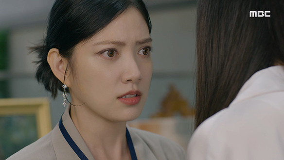 "마성가에선 언제 나가줄래?" 혜라(임주은)를 향한 수정(엄현경)의 도발 클립 이미지