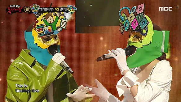 허스키하면서도 감미로운 미성 '멀티플레이어' VS 무대 위를 수놓는 눈부신 가창력 '멀티탭' < Timeless (Feat. Xiah) > 클립 이미지