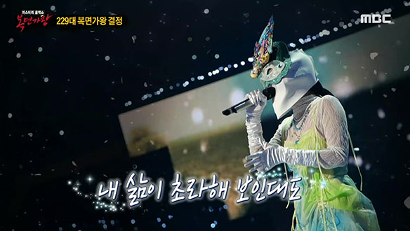 아련한 음색 위로 꽃피는 애틋한 감성 '언더 더 씨' <말리꽃>