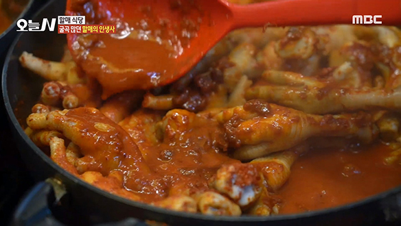 손님들이 원하는 음식도 척척! 할매 식당에서의 든든한 한 끼♥ 클립 이미지