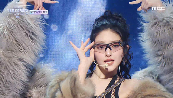 키스오브라이프 - 이글루 (Hunter ver.) (KISS OF LIFE -  Igloo) 클립 이미지