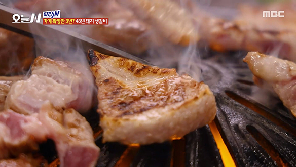 육즙 가득★ 48년 '돼지 생갈비' 클립 이미지