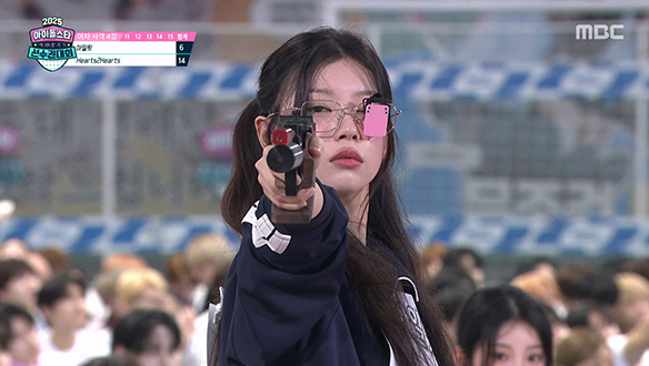 [사격 4강] 선수급 사격 실력을 보여주는 ILLIT vs Hearts2Hearts의 대결! 클립 이미지