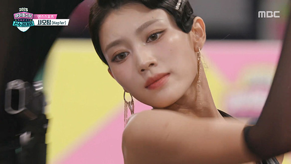 <댄스 스포츠> 한편의 영화 같은 무대 Kep1er 샤오팅의 파소도블레 & 룸바 클립 이미지